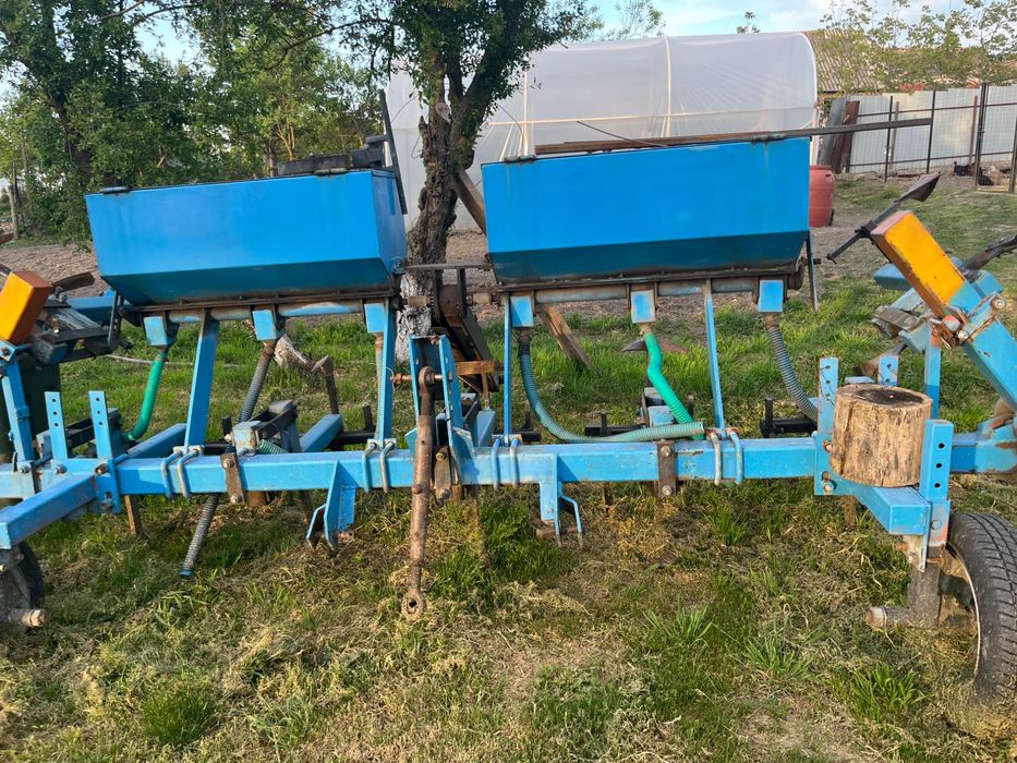 Vând prășitoare pe 6 rânduri cu fertilizare și distribuitor de azot