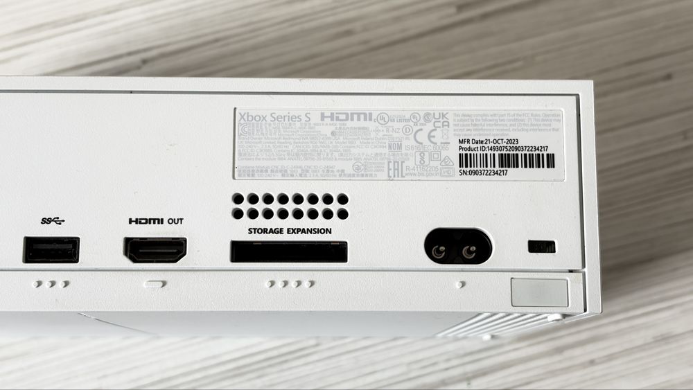 Xbox Series S 512GB - Отлично състояние, пълен комплект