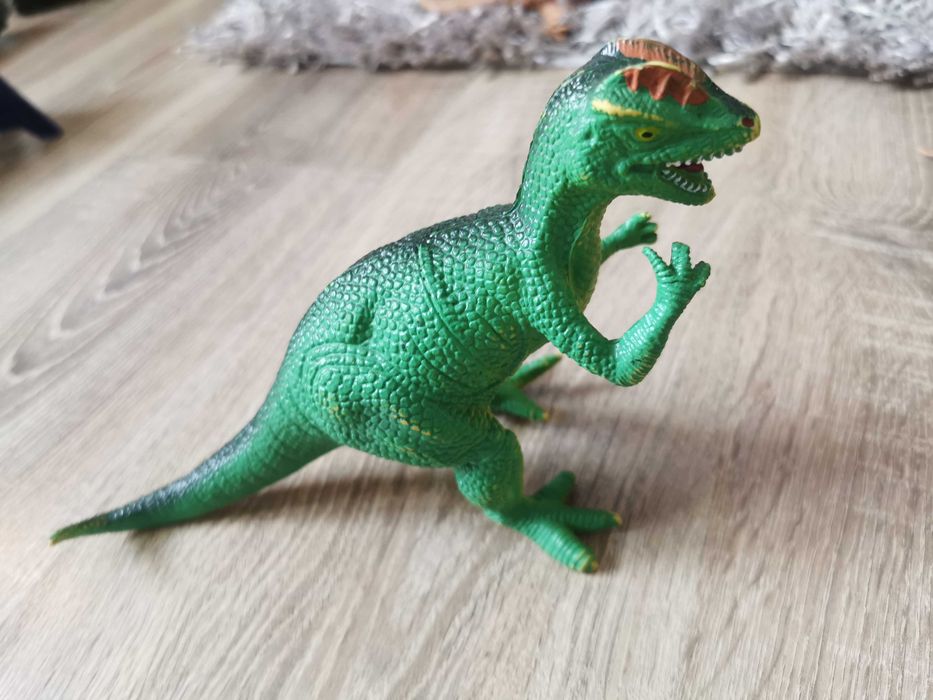 Продавам детски играчки за момче Динозаври, домашни животни