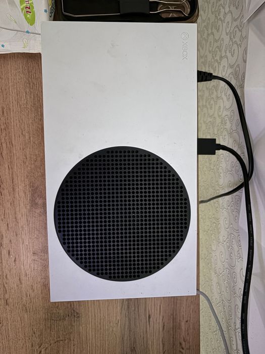 Продам консоль :Xbox series S,512 gb