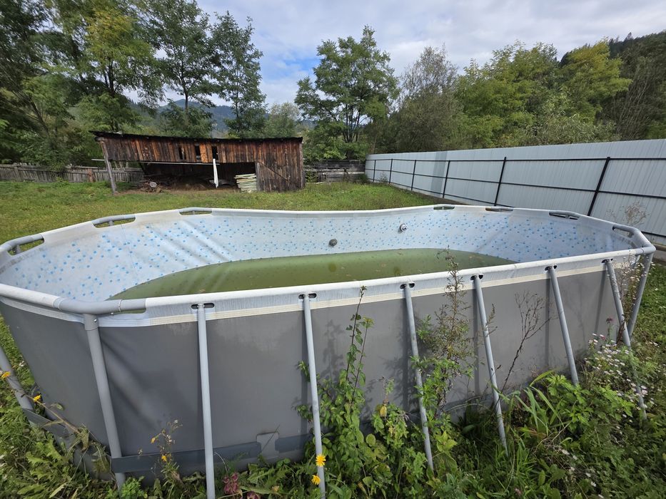 Piscină spațioasă