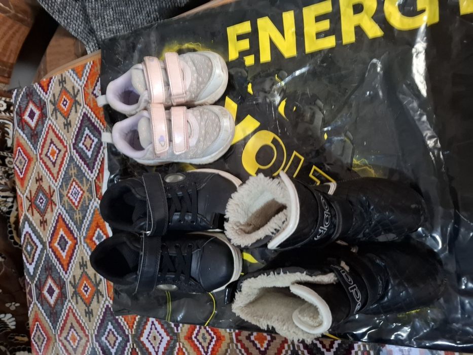 Продам детскую обувь