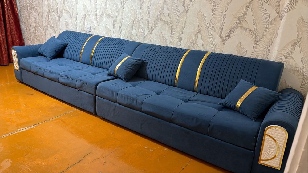 Продам диван синего цвета