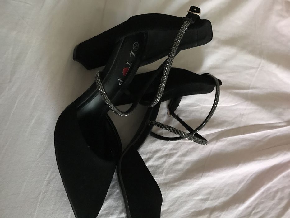 Pantofi cu toc, negri