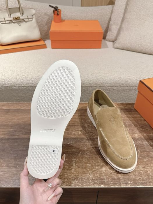 Mocasini Hermès Low Loafer din piele întoarsă in Nuanta Bej Sable cu detaliu iconic „H Diamant” ! Originali !