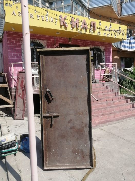 Железные двери выходные