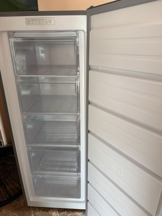 Congelator cu sertare Hennisi