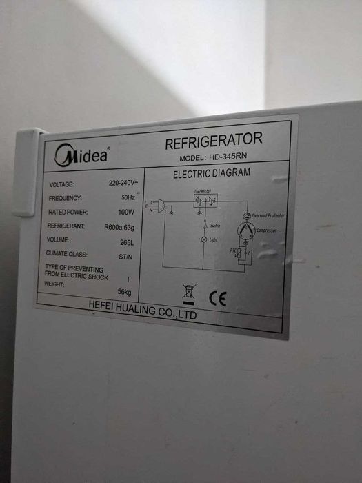 Продавам хладилник Midea с долен фризер 175см