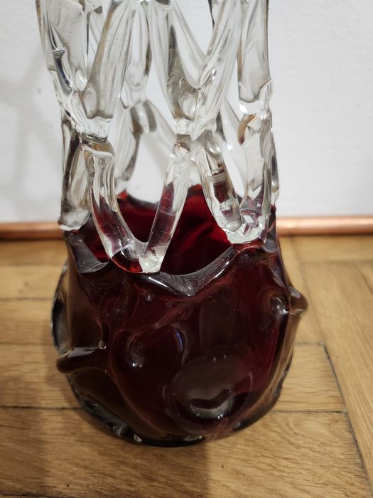 Vaza dantelata românească