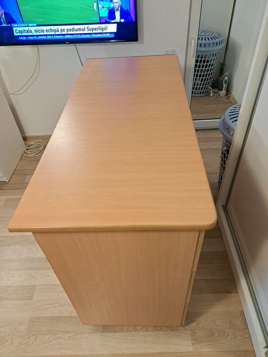Vînd noptiera stare foarte bună la un preț rezonabil mai multe amănunte la nr de telefon 0766467464!