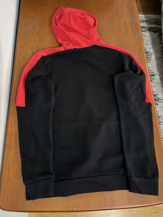 Суичър на адидас