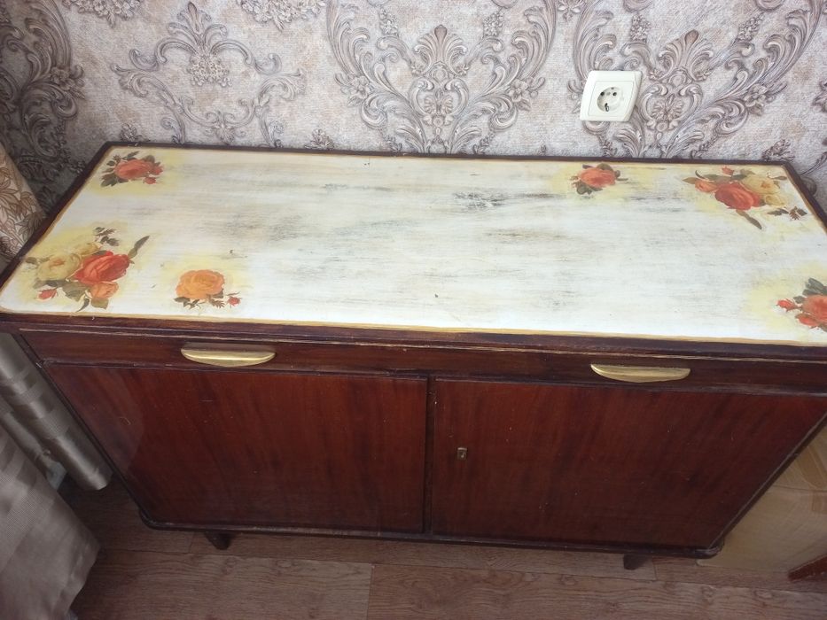 Комод старинный из дерева