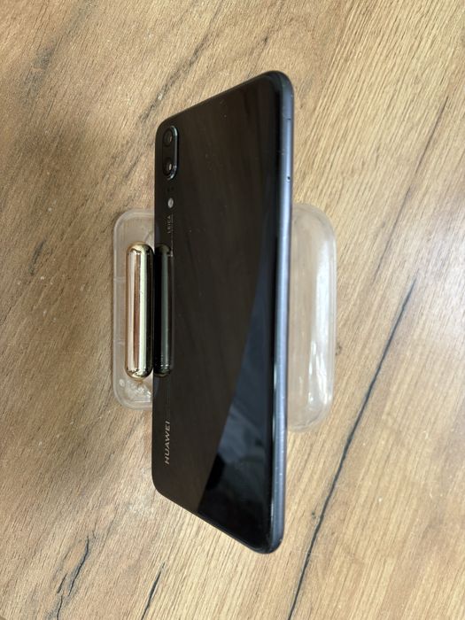 Продам Хуавей П20/ Huawei P20