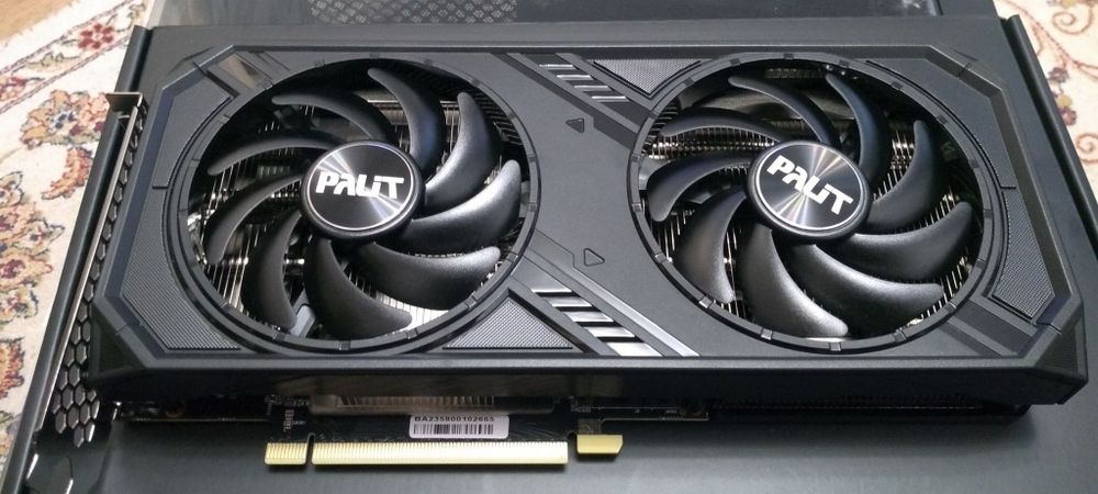 Видеокарта NVIDIA GeForce RTX 4070 12 ГБ