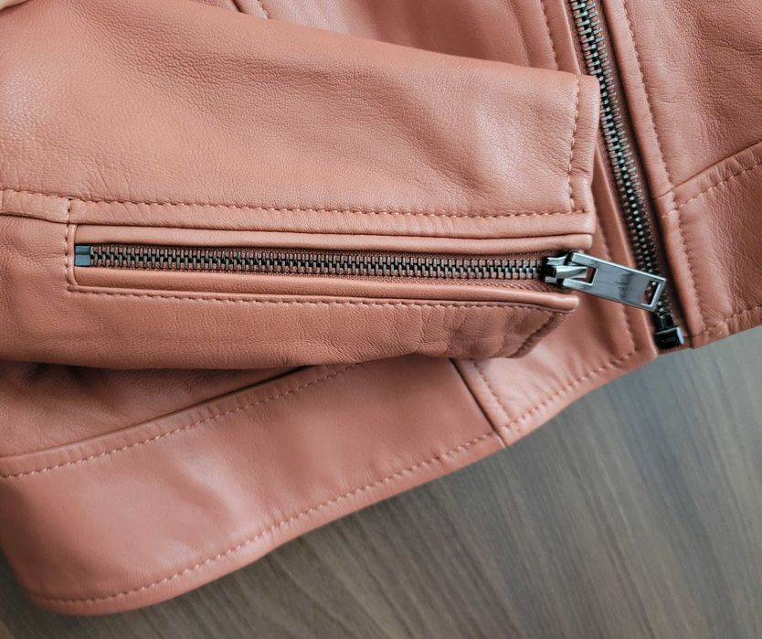 Massimo Dutti кожено яке с подарък 5 блузки на ТОП цена