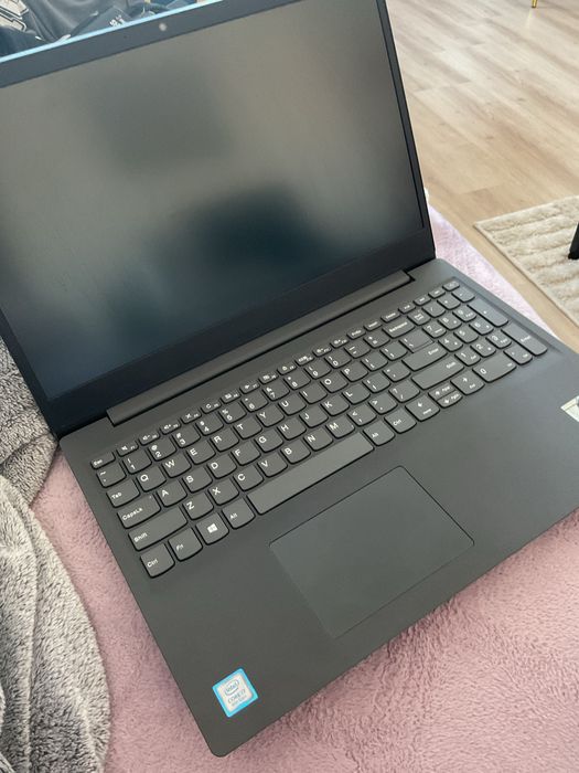 Laptop lenovo  V15-IWL