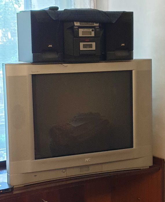 Телевизори jvc 2бр. и мини аудио уредба jvc
