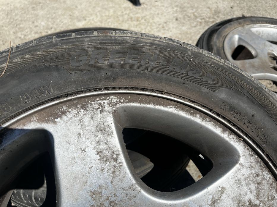 Vând set jante cu cauciucuri Golf 205/55 R16