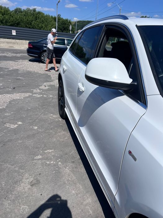 Dezmembrez  Audi Q5 2.0 disel quatro 177 cai cutie automata
