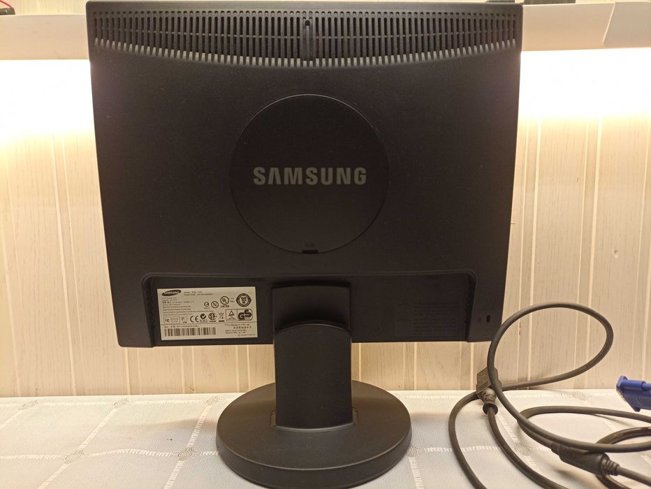 Монитор Samsung SyncMaster 743N, 17", 1280x1024, 75 Гц