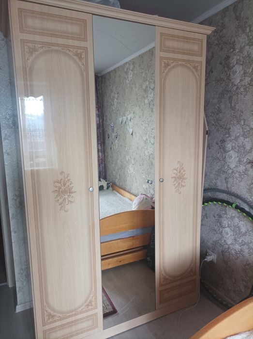 Шкаф- Шифоньер .