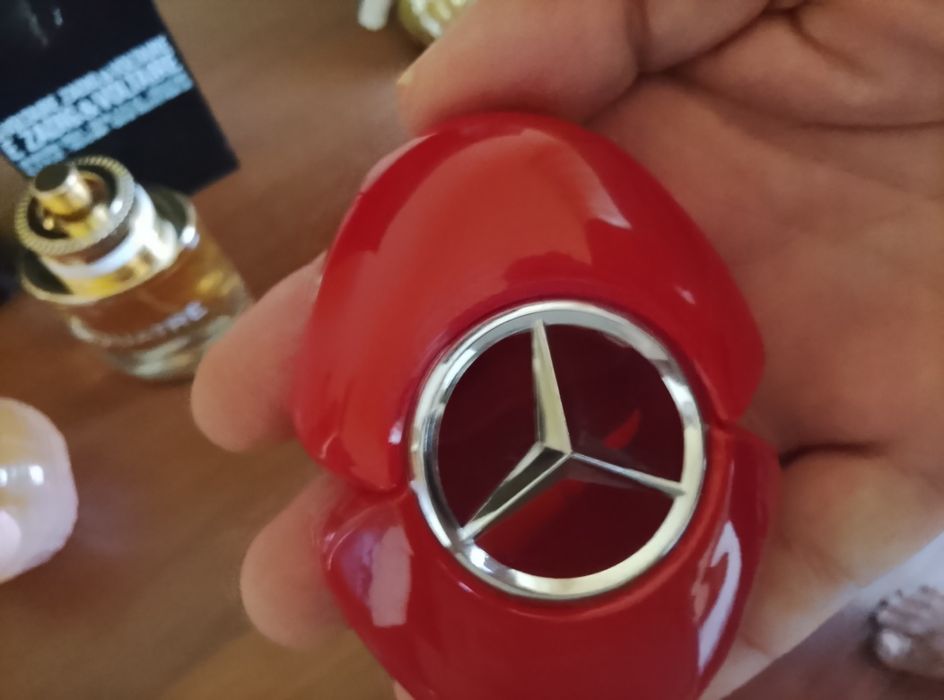Продавам парфюми