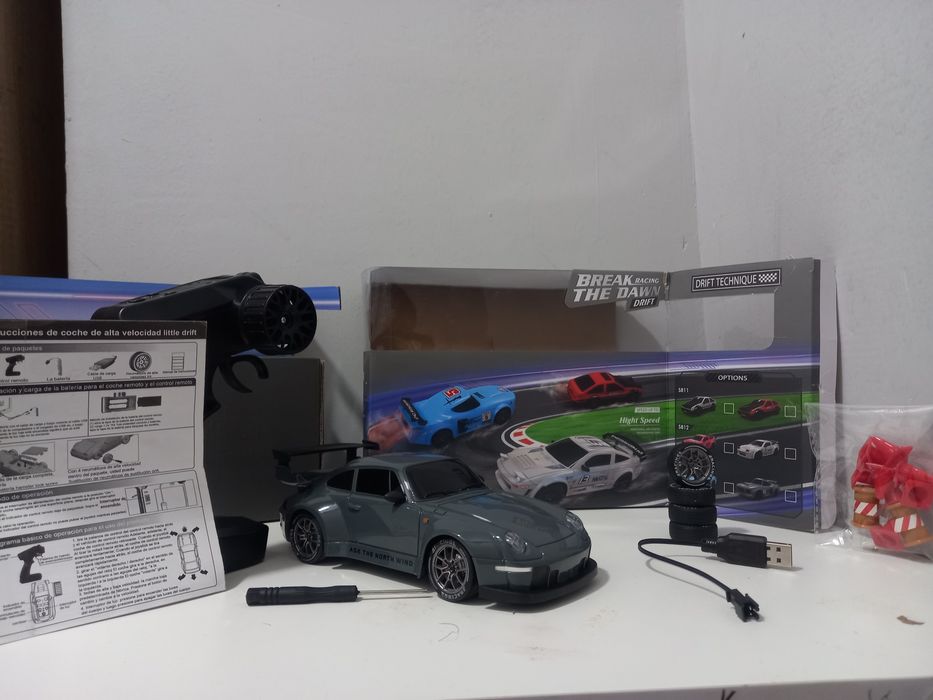 машинка на пульте управления