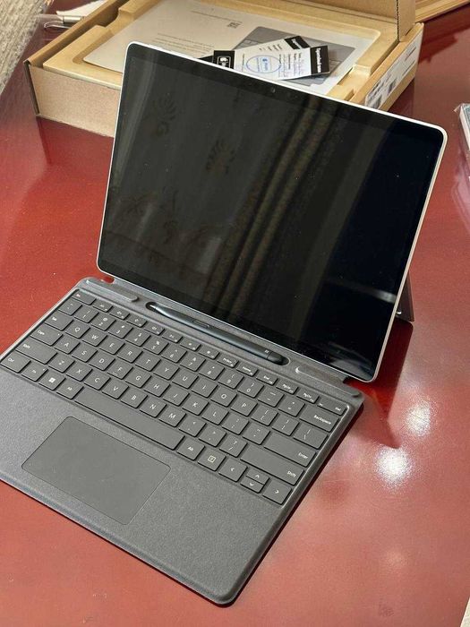 Surface Pro 9 / Intel® Core ™ i7-12th GEN / RAM 16GB / SSD 256GB