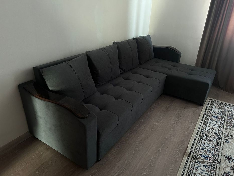 Большой спальный диван