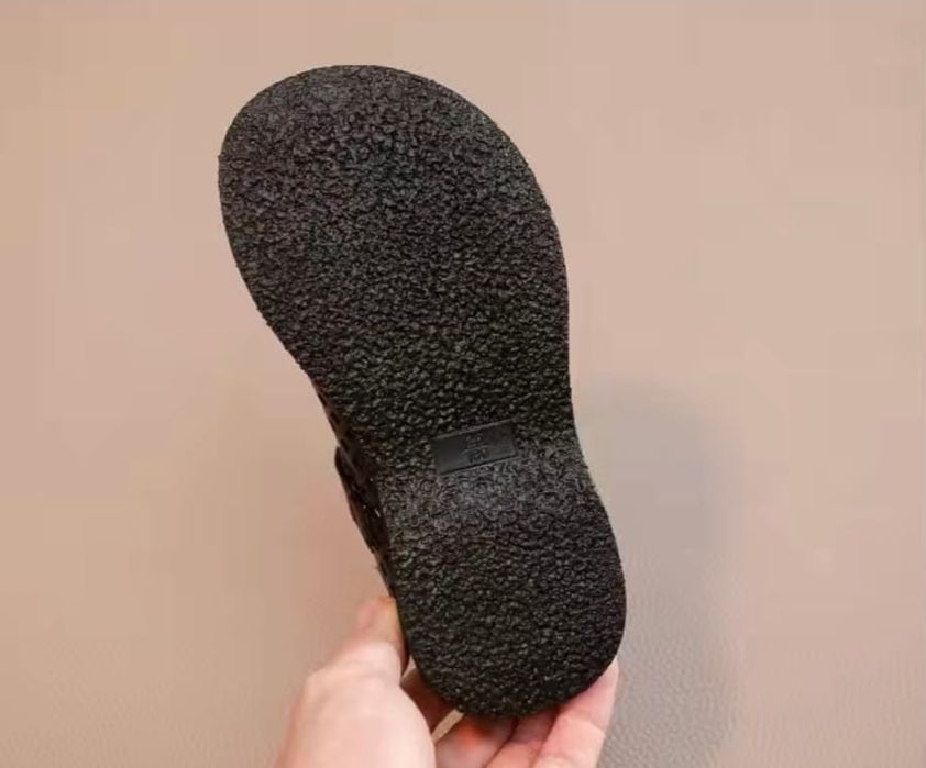 Продам новые туфли на деаочку