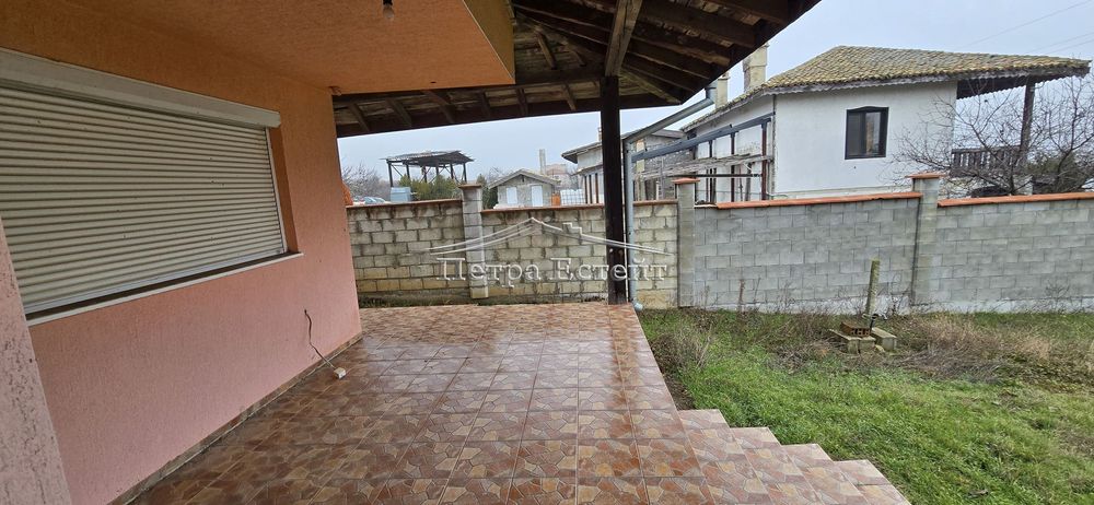 Къща в Варна, област-с.Здравец площ 192 цена 270000