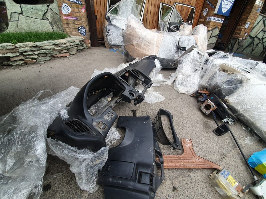 Серая панель Lexus RX300