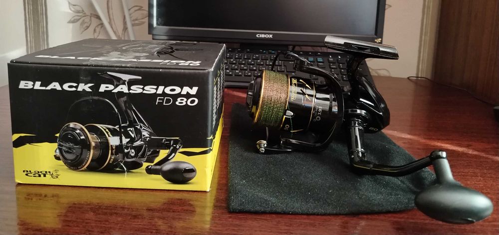 Нови FOX-кутия, стойка и колче, чаша, куки FL