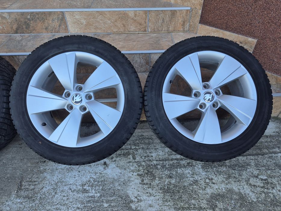 Jante Originale Skoda Octavia R17 5x112 cu anvelope iarna Hankook 215 55 R17 foarte bune