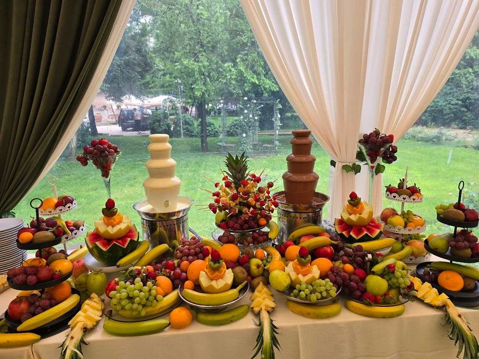 Fantana de ciocolata si bar fructe evenimente