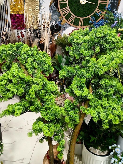 Sun'iy gullar va daraxtlar.