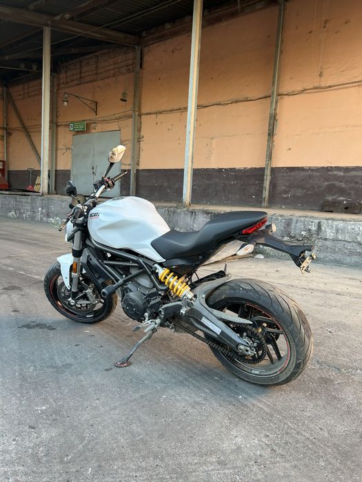 Ducatti Monster 797
