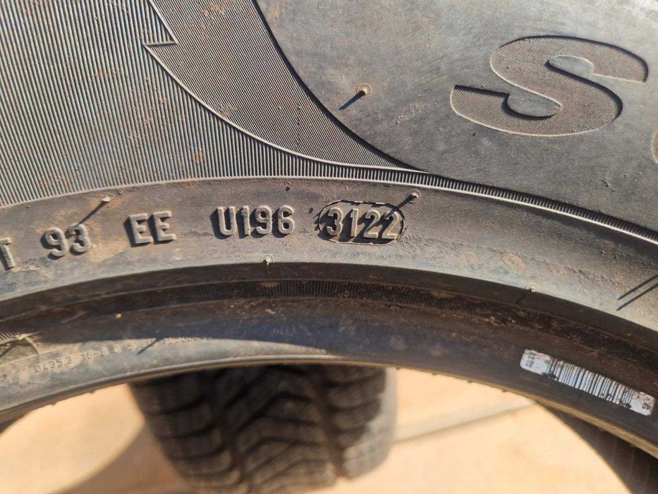 2 Pirelli R17 215/65
Зимни гуми 
DOT3122