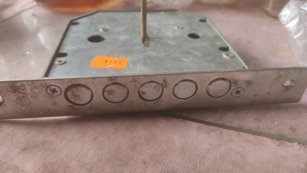 Продам  замки дверные и навесы