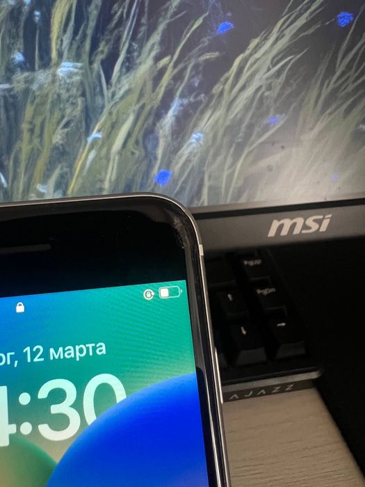 Продам iPhone se 2020