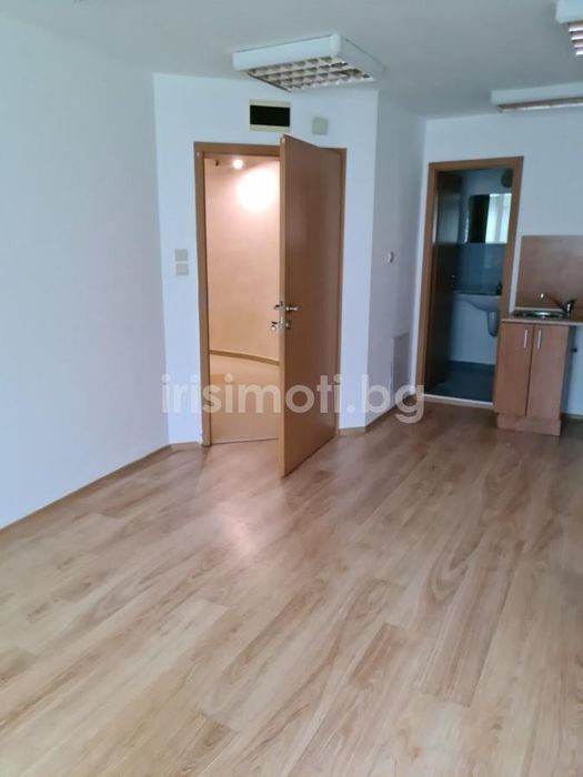 Дава се под наем Офис в София, Център - 60 кв.м за 360 € - Снимка #2