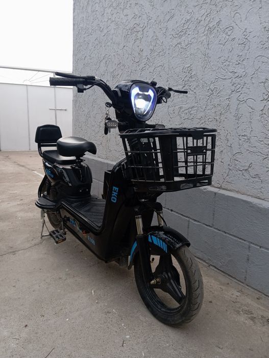 Электроскутер EKO E100