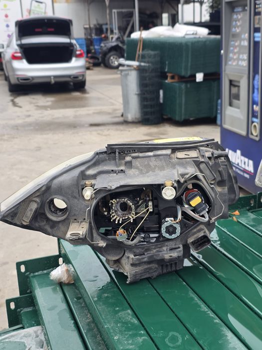 Оригинални Xenon фарове за BMW E81 / E87 LCI Facelift Angel eyes