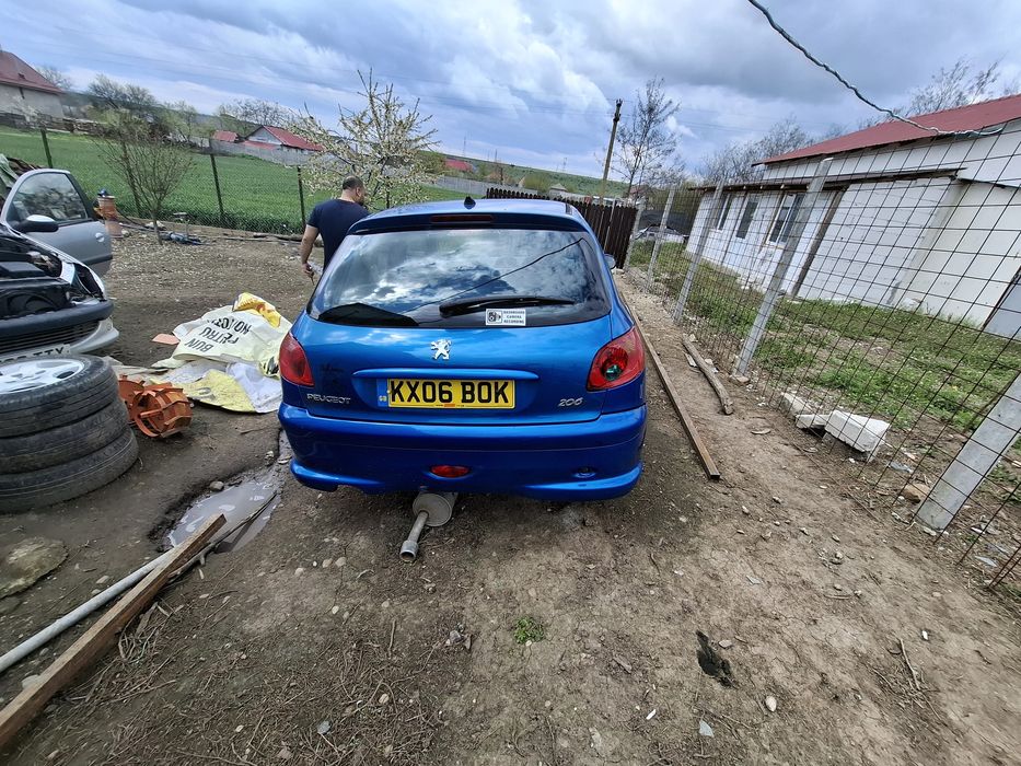 Dezmembrez peugeout 206 1.4 benzina