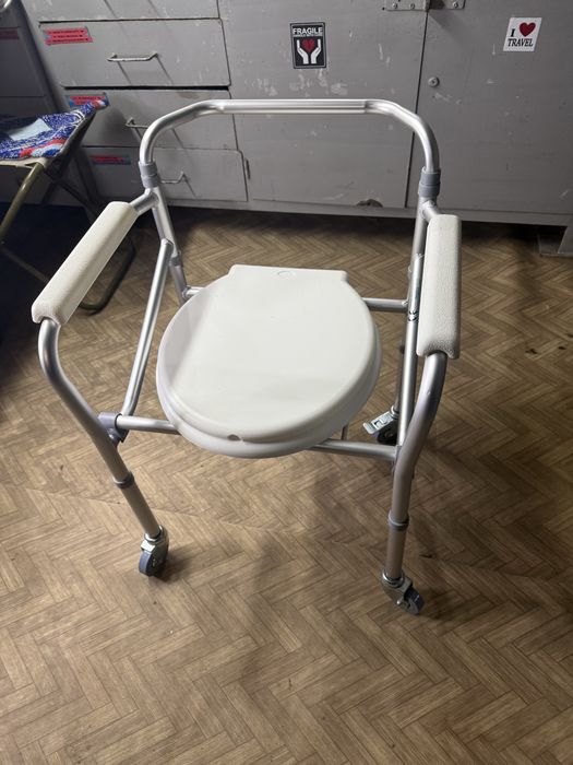 Стол за тоалетна и баня