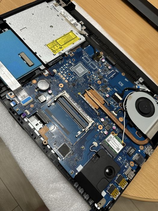 Laptop Asus Pro PU551L pentru piese