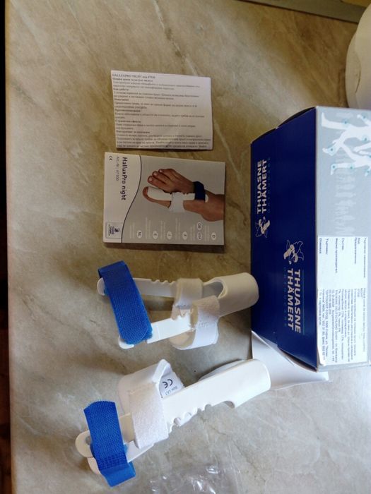 Нощна шина за изправяне на пръстите на краката