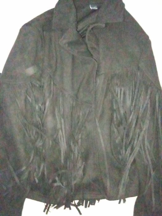Jacheta neagra cu franjuri . Din catifea