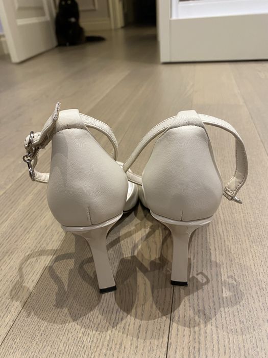 Кожаные туфли.