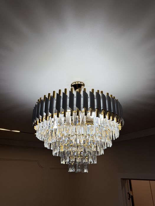 Продам люстру б/у